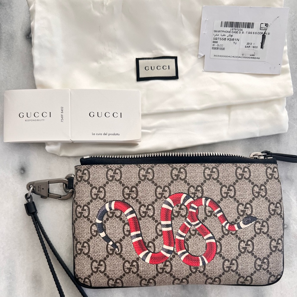 Gucci GG Supreme snake print iPhone pouch